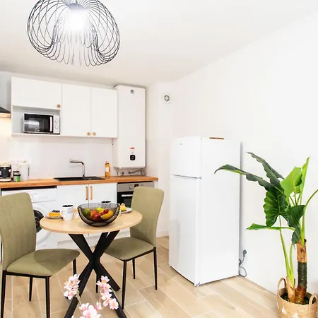 Apartment #58 Clim & Balcon 5mins Marche De La